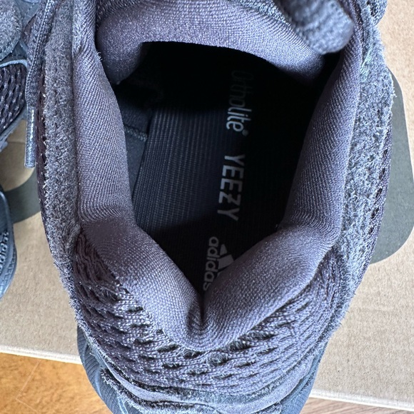 Yeezy 500’s in onyx black suede size 8 - Picture 12 of 12